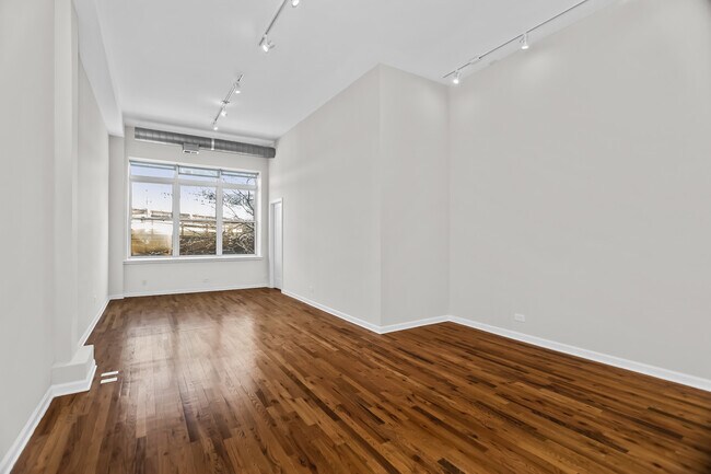 Foto del edificio - 1542 N Damen Ave