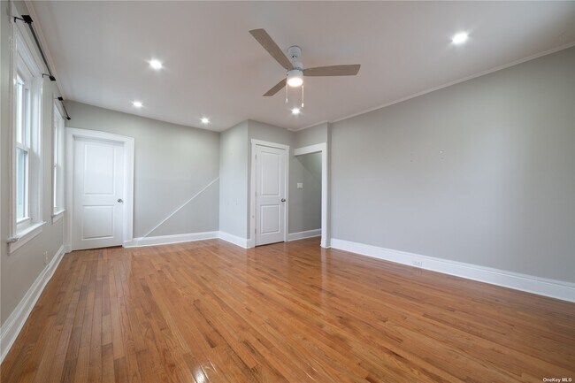 Foto del edificio - 83 Mill River Ave
