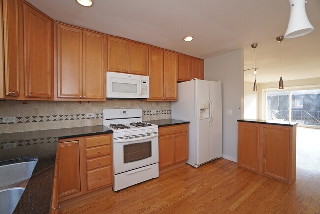 Building Photo - 10473 Dearlove Rd