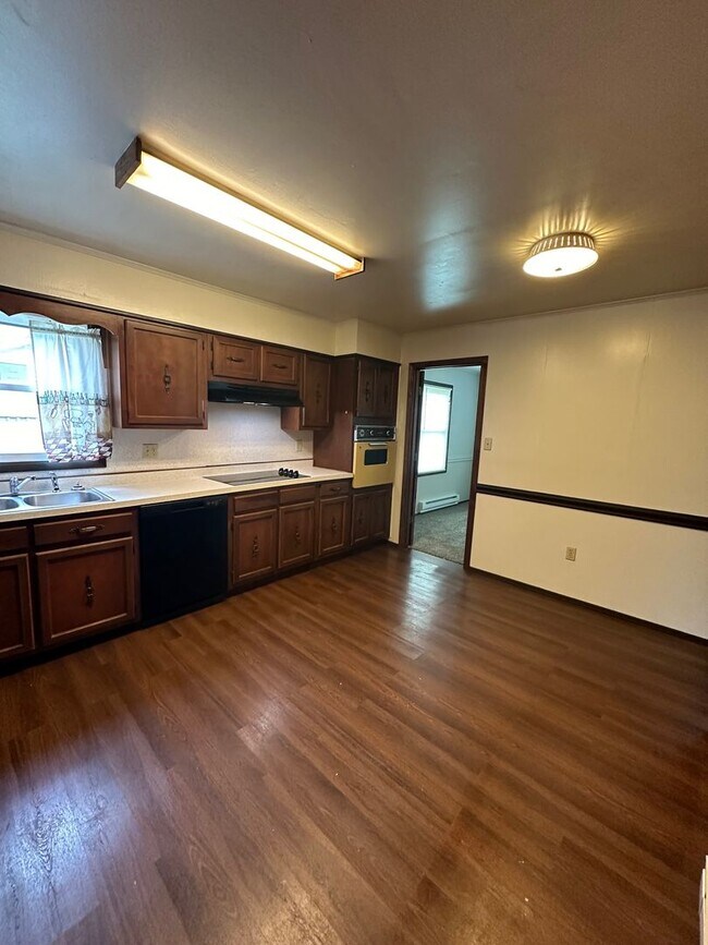 Building Photo - 707 3rd Ave