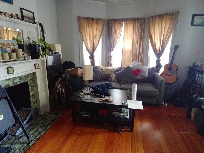 Foto del edificio - 64 Murdock St