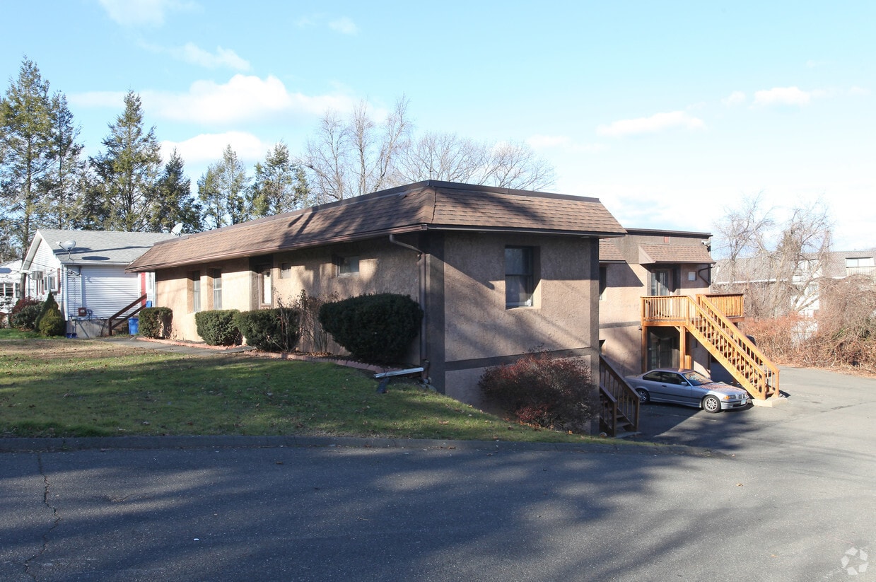 Building Photo - 58 Wesley St