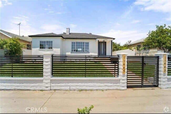 Building Photo - 11445 Saticoy St