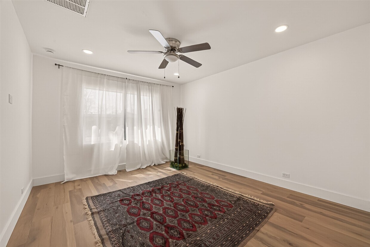 Foto del edificio - 339 E Delz Dr