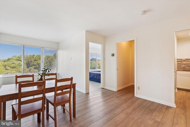 Foto del edificio - 5340 Holmes Run Pkwy