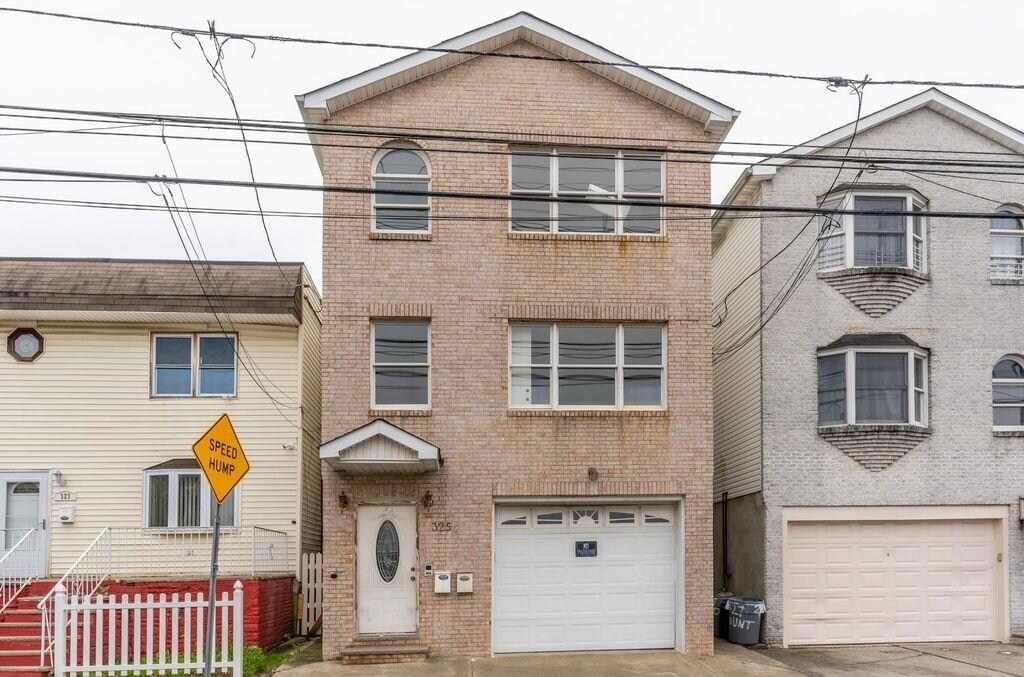 Foto principal - 325 Claremont Ave