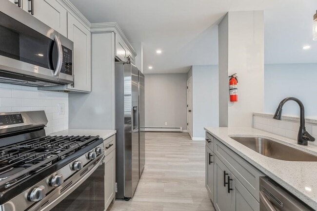 Building Photo - 260 Randolph Ave