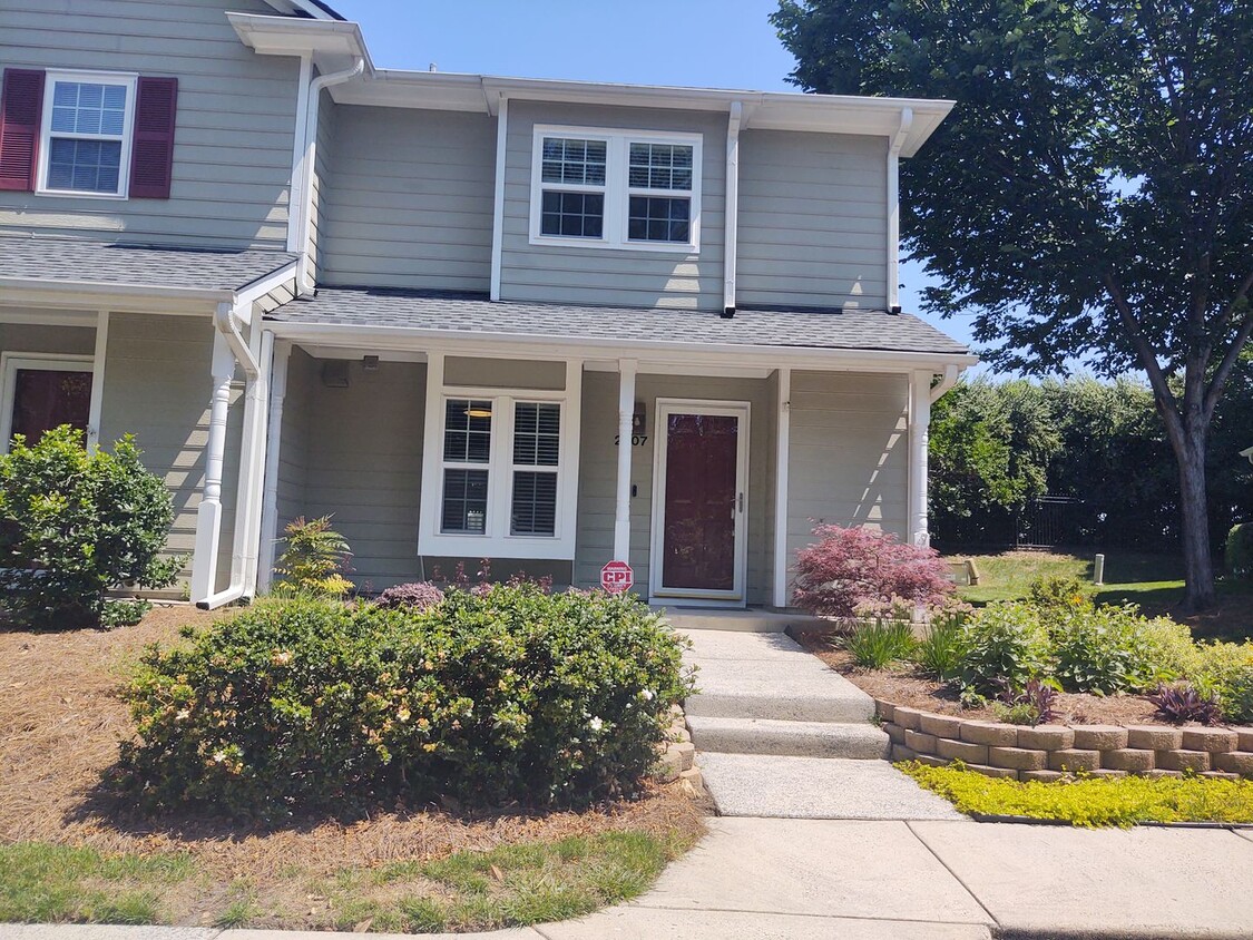 Primary Photo - Beautiful 2-story Townhome located in Haml...