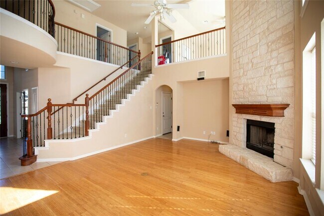 Building Photo - 8105 Tierra Linda Ln