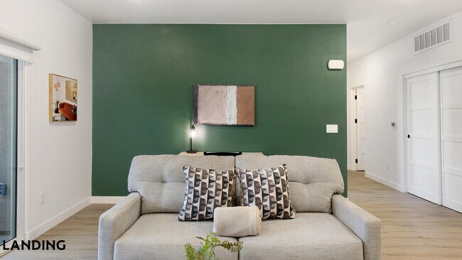 Foto del edificio - 2555 N Rancho Dr