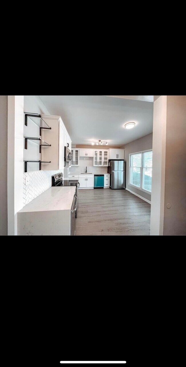 Building Photo - 1300 Gray Hawk Rd