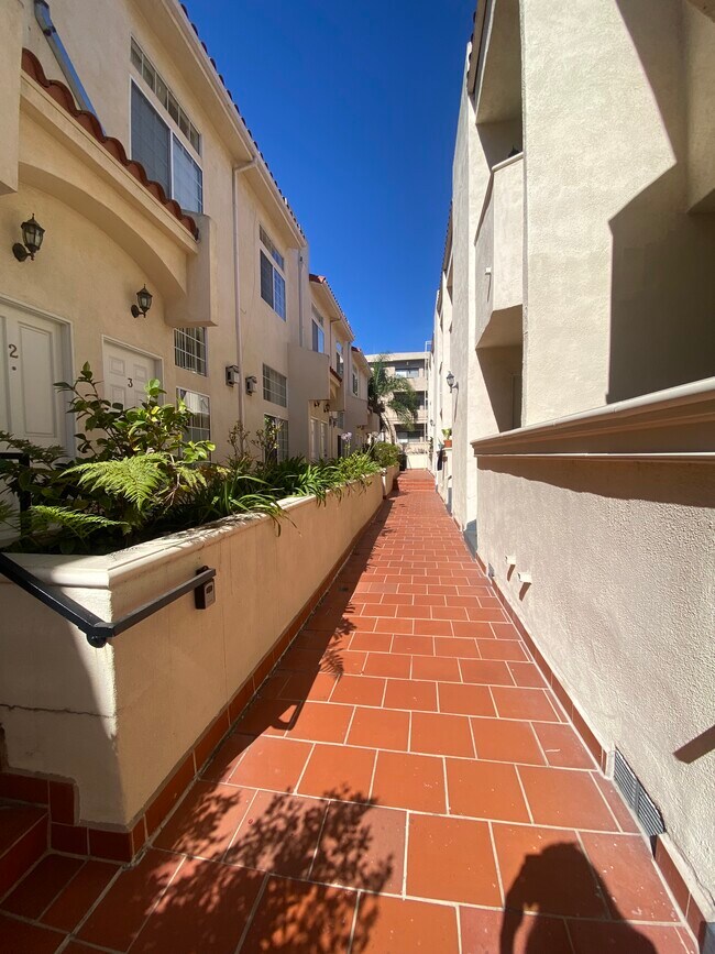 Foto del edificio - 1738-1742 Barry Ave