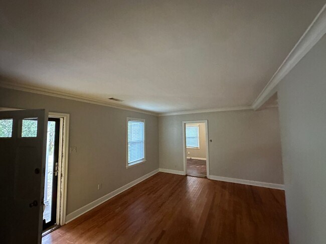 Foto del edificio - 2888 Midland Ave