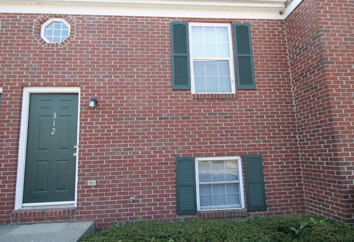 Primary Photo - 312 Lakeview Dr