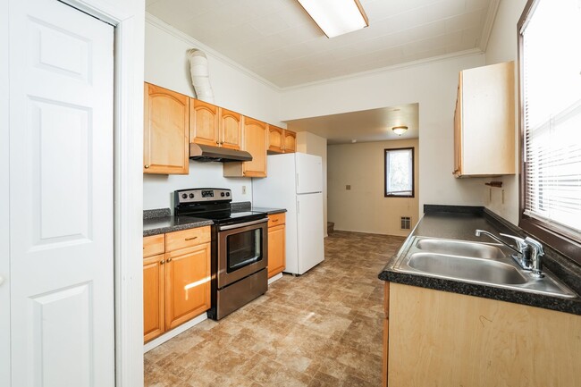 Building Photo - 2127 Harrison Ave