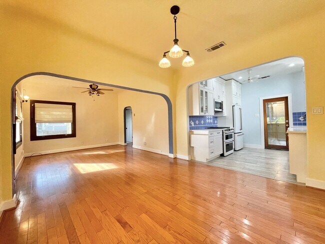 Foto del edificio - 4941 10th Ave