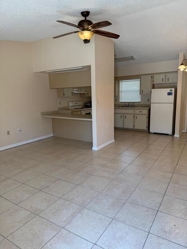 Building Photo - 32719 Blossom Ln