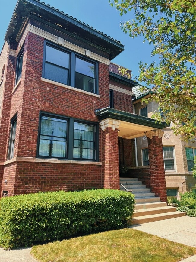 Building Photo - 5644 N Artesian Ave