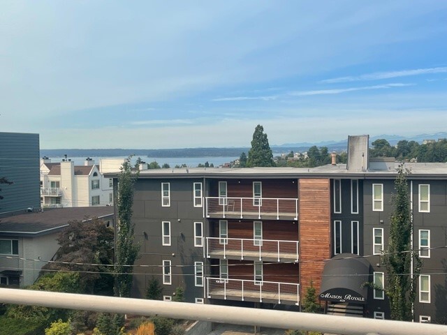 Apartamento 403 Vista de Puget Sound - 4524 44th Ave SW