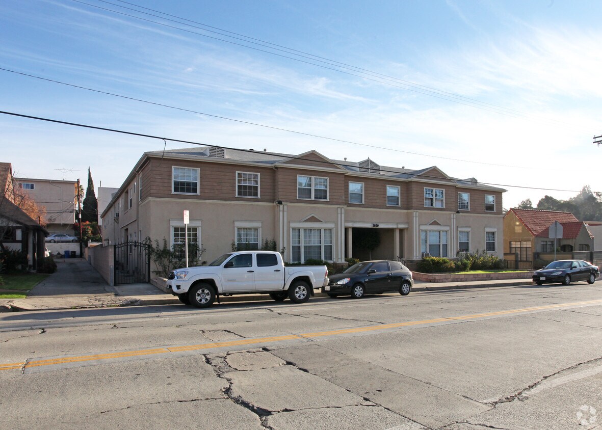 Building Photo - 2820 Griffith Park Blvd