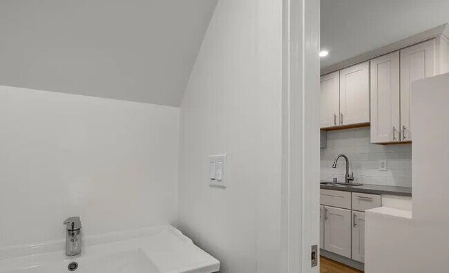 Foto del edificio - "Charming 1-Bedroom Sanctuary with 2 Full Baths in the Heart of San Francisco!"