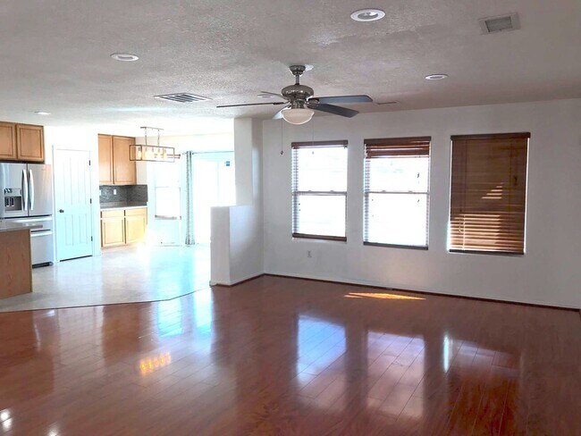 Foto del edificio - Spacious 4 bedroom Northern Meadows Home with Refriderated Air!