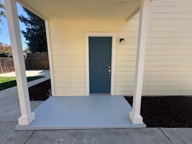 Foto del edificio - 3 Bedroom 2 Bathroom Home with Yard