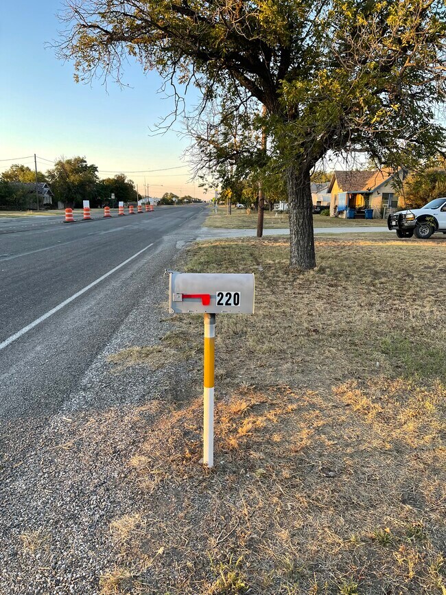 Foto del edificio - 220 N Main St