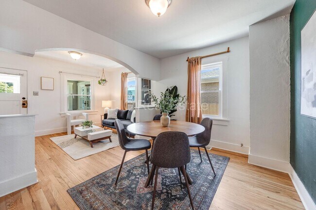 Foto del edificio - 4907 Grove St