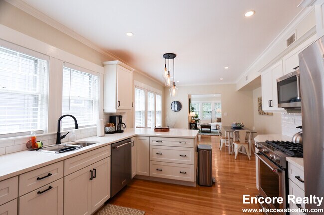 Building Photo - 247 Savin Hill Ave