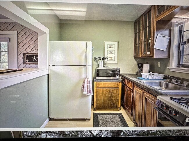 Building Photo - 120 5th St