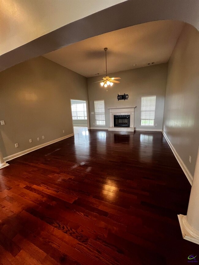 Foto del edificio - 306 Hummingbird Ln
