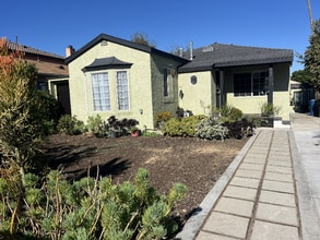 Building Photo - 947 E 68th St