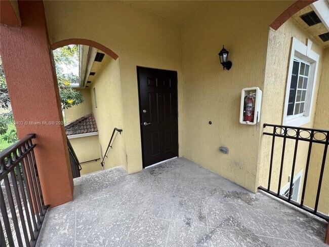 Foto del edificio - 935 NE 33rd Terrace