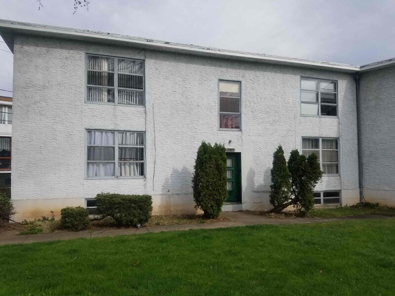 8405 Buffalo Ave Unit apt 4, Niagara Falls, NY 14304 Room for Rent in