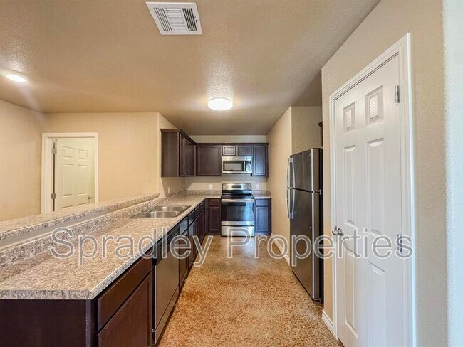 Building Photo - 1512 Kal Ct