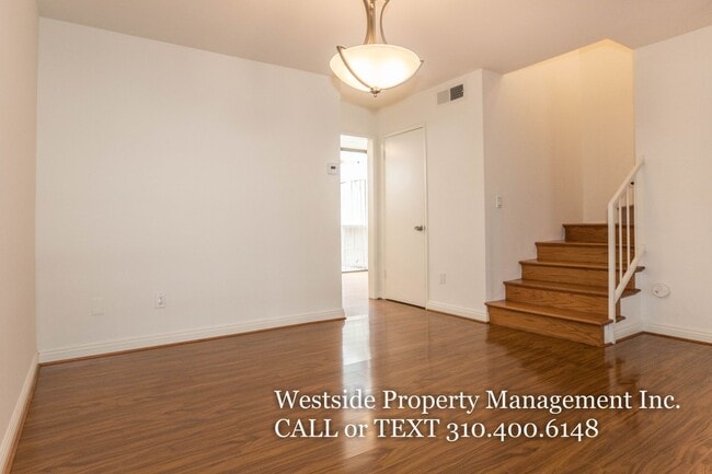 Building Photo - Stunning Tri Level Townhouse - West LA Nei...