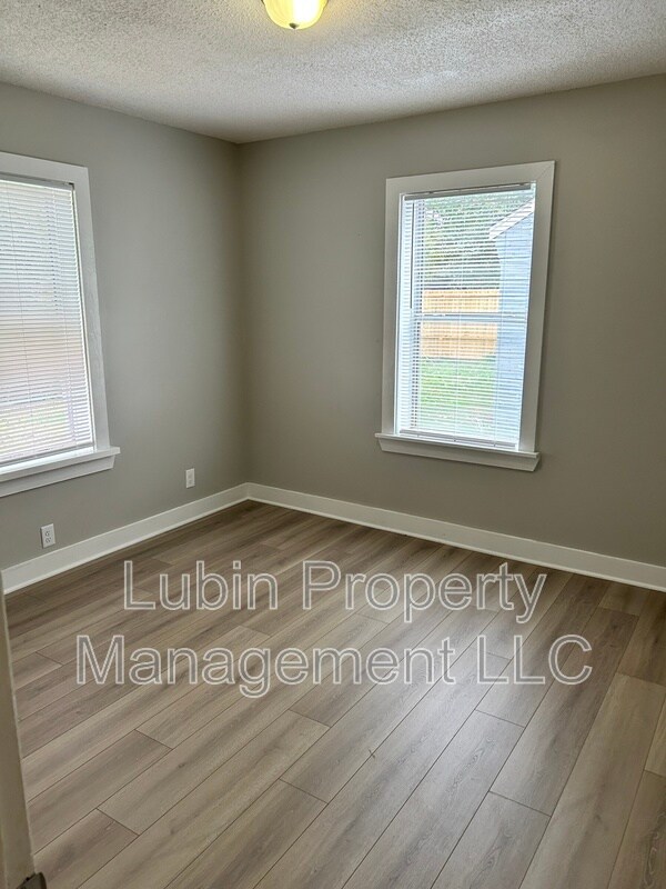 Foto del edificio - 2412 Forest Ave