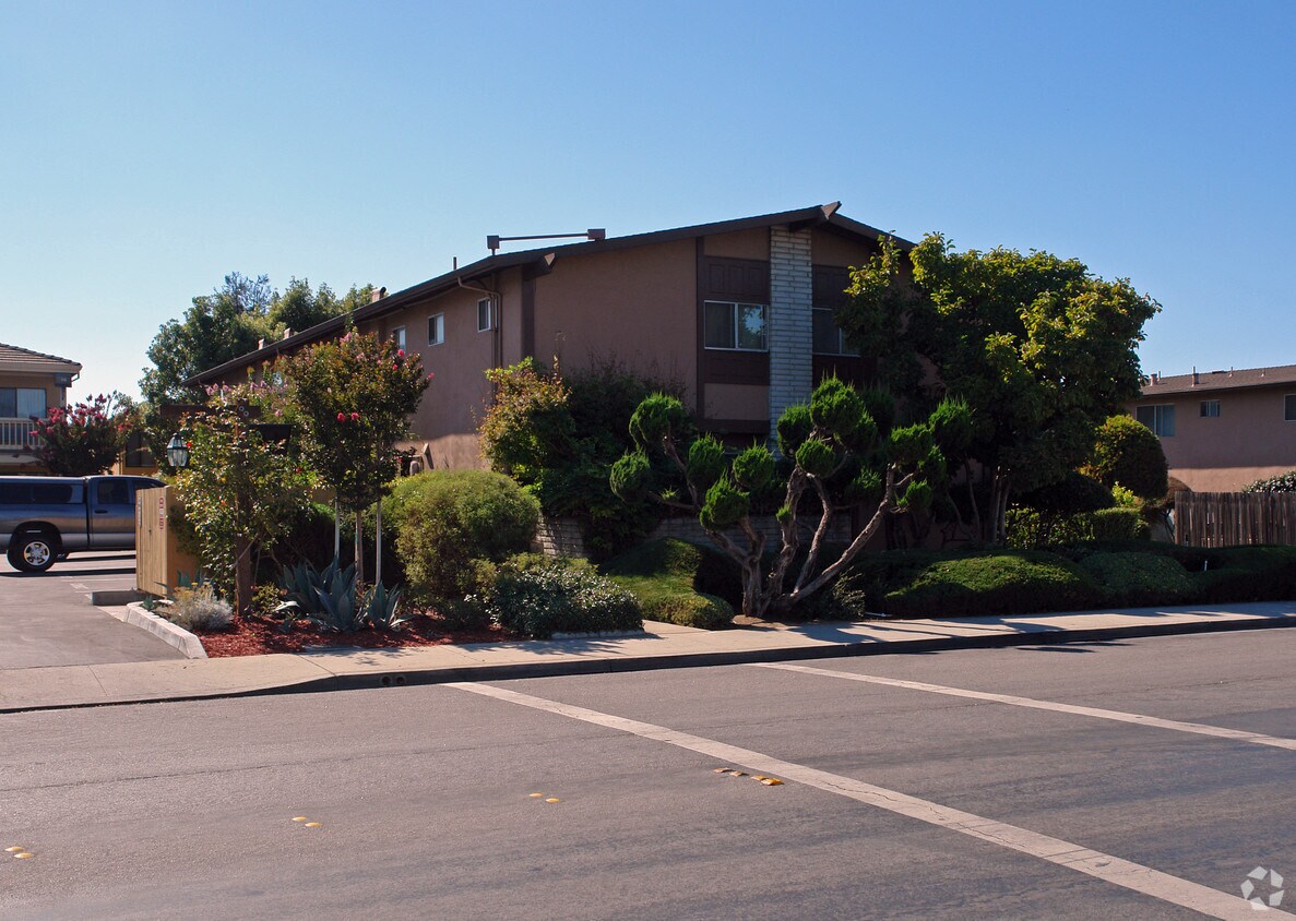 Primary Photo - 207 Freedom Blvd