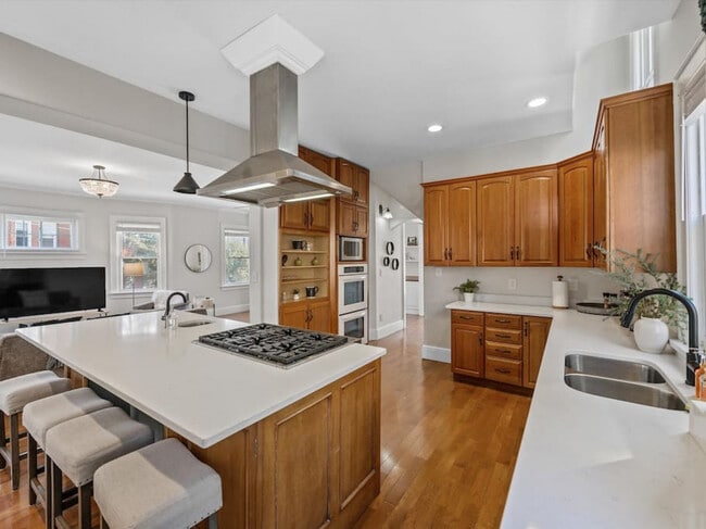 Building Photo - 258 Dorchester Ave