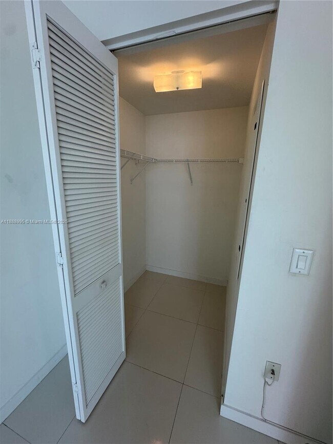 Foto del edificio - 7875 NW 107th Ave
