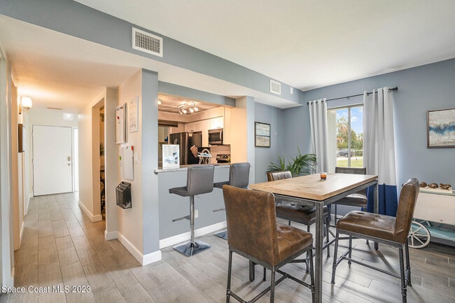 Building Photo - 190 Seminole Ln