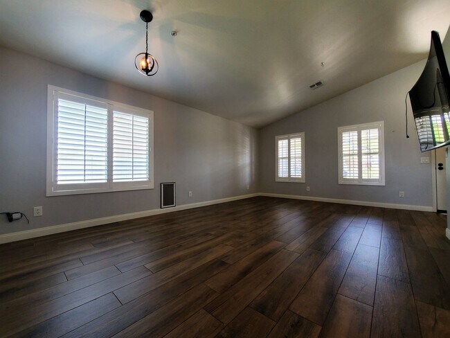 Building Photo - MCDOWELL MTN RANCH 3 BEDROOM HOME W FIREPI...