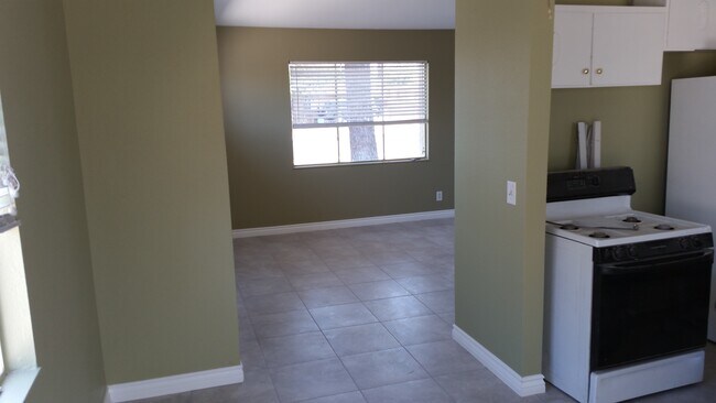 Foto del edificio - 2325 Hassett Ave