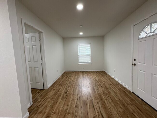 Foto del edificio - 327 S 3rd St