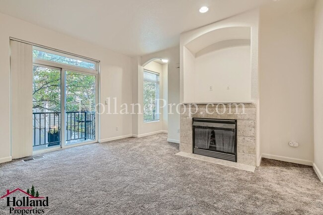 Building Photo - $200 off the first full month's rent - Fabulous 2 Bed 2.5 Bath Townhome in Hillsboro!