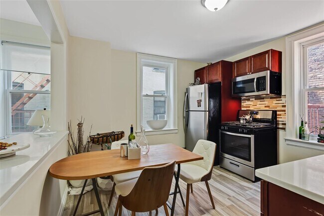 Foto del edificio - 6045 JFK Blvd E