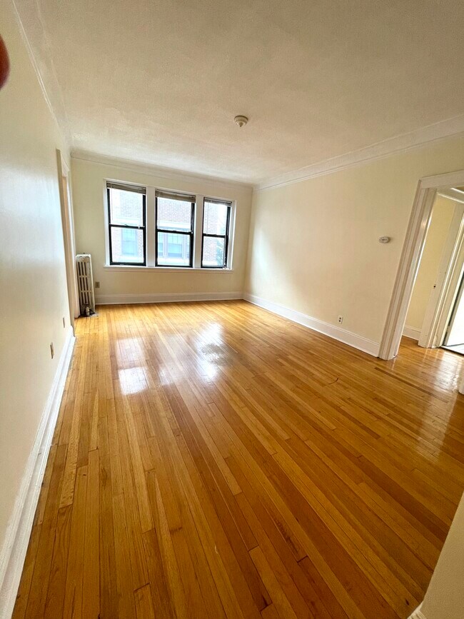 Foto del edificio - 137 Englewood Ave