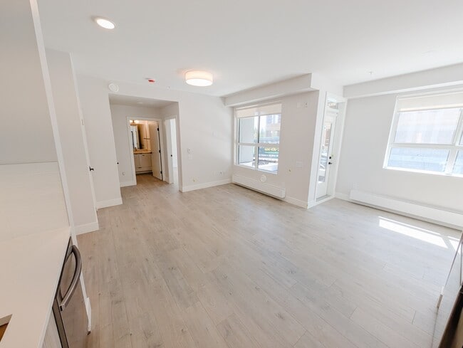 Building Photo - 13458 95 Av