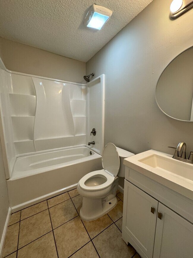 Foto del edificio - 3 Bed / 1.5 Bath with Bonus Room in BAY - ...